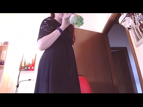 ❤️ Una schiava sottomessa che ama le mutandine sporche e lussuriose è costretta a masturbarsi dopo aver visto questo video! Video di sesso al it.kutjeporno.ru ☑