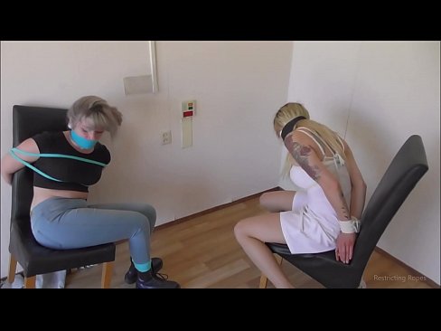 ❤️ Dipendente / legato e imbavagliato / damigella in pericolo Video di sesso al it.kutjeporno.ru ☑