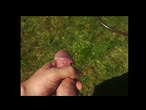❤️ Hot hottie si fa scopare la figa rosa e sborra con uno squirt in un giardino estivo Video di sesso al it.kutjeporno.ru ☑