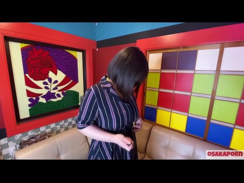 ❤️ Puttana giapponese con grandi tette si masturba con sex toys e ha un orgasmo. Parla in un'intervista della sua esperienza di scopata. Tette enormi e figa pelosa che geme forte. Osakaporn Video di sesso al it.kutjeporno.ru ☑