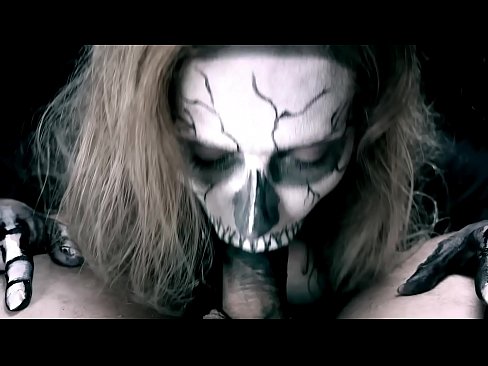 ❤️ Ragazza demone che succhia il cazzo con la sua bocca nera e ingoia lo sperma Video di sesso al it.kutjeporno.ru ☑