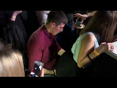 ❤️ Sesso reale in un nightclub russo. Ragazza russa di 18 anni nell'ano e nella vagina scopata in un nightclub Video di sesso al it.kutjeporno.ru ☑